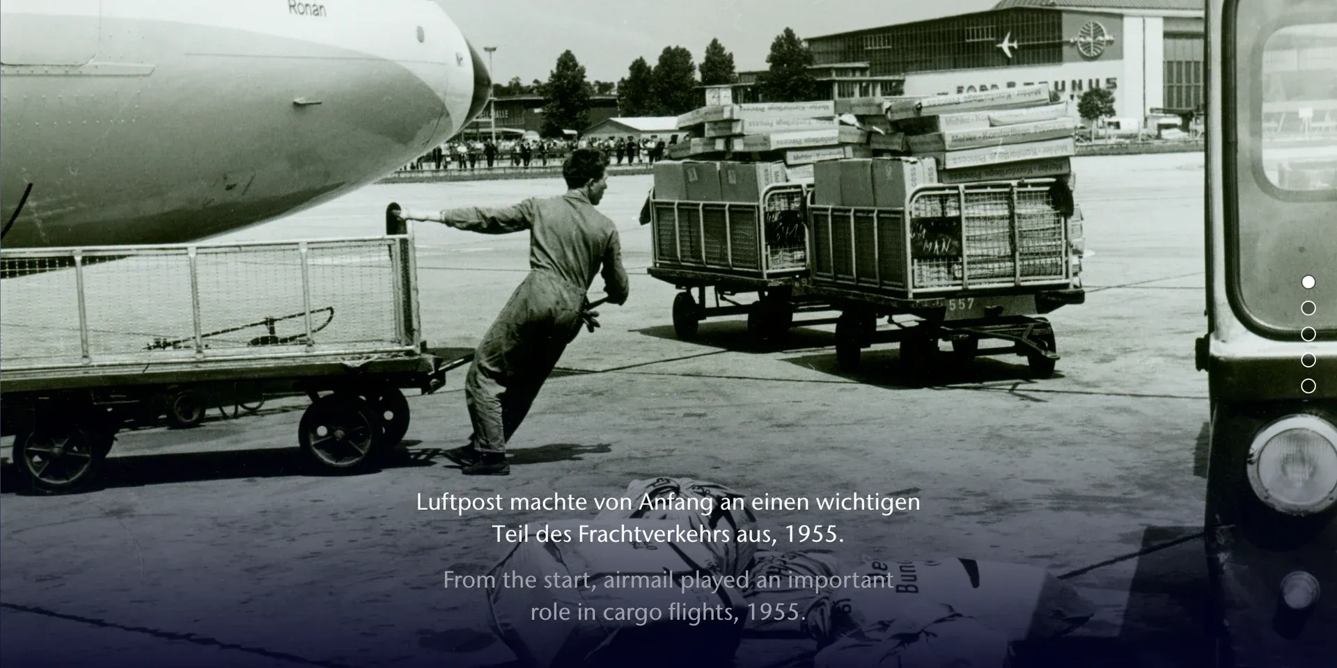 The Cargo slideshow shows a historic airmail loading photograph, German and English captions, and slide-position indicators.